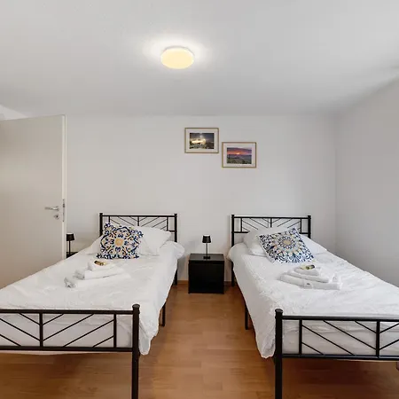 M B Homes Schlatt 1 *