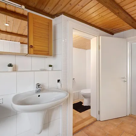 M B Homes Schlatt 1 Apartment *